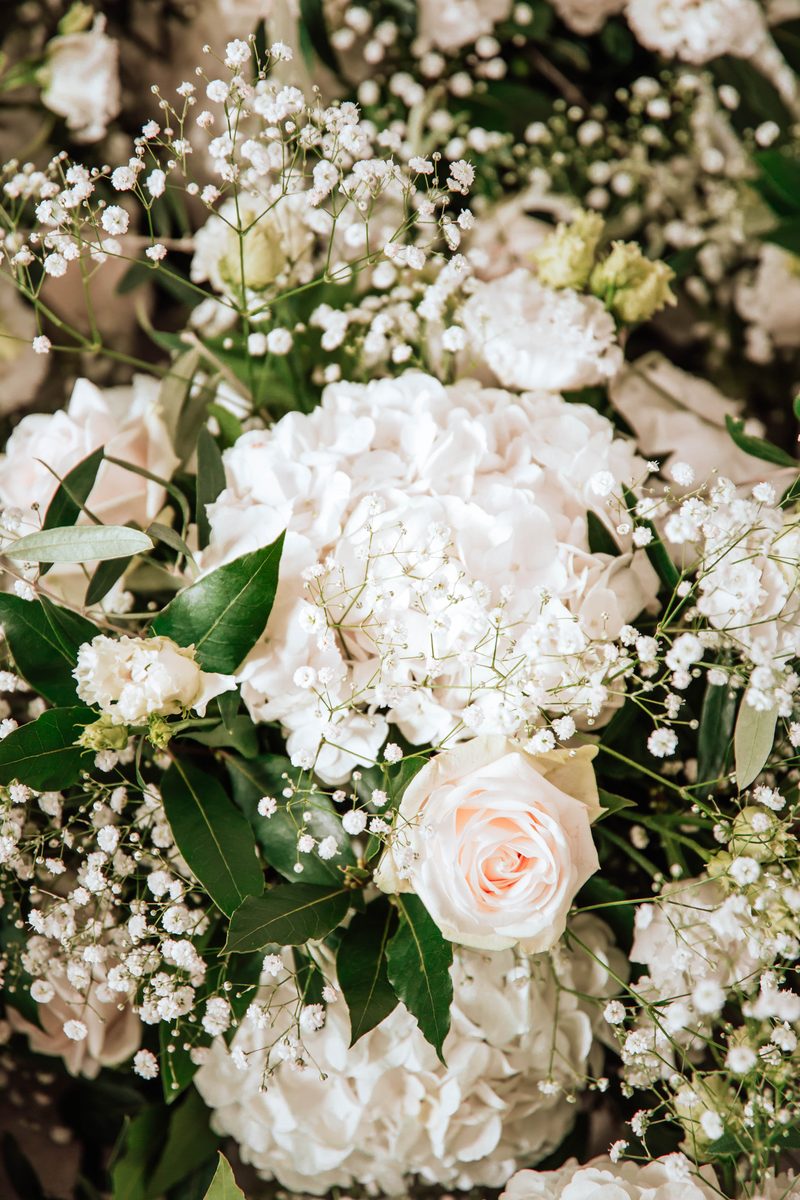 Bouquet de mariée roses pâles et gypsophile