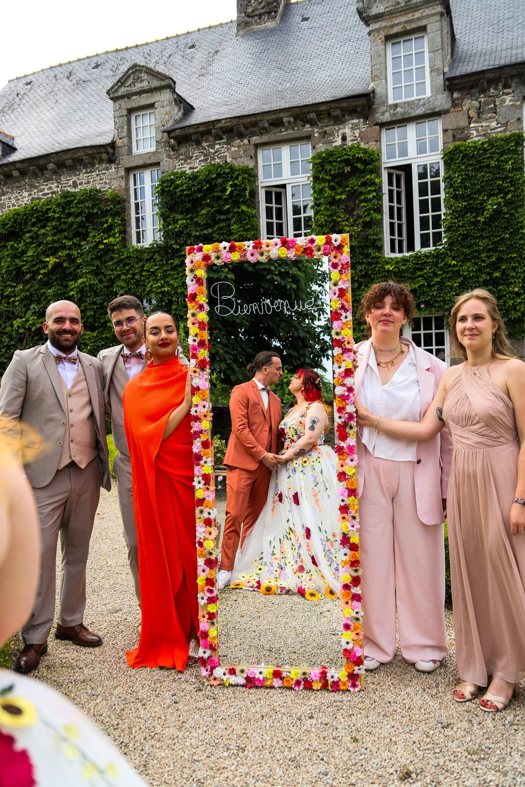 Cortège devant le miroir fleuri Bienvenue au château