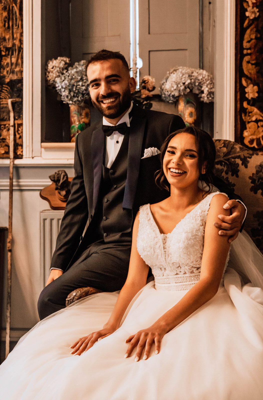 Mariage de Ghita et Umut sous arche dorée en Bretagne