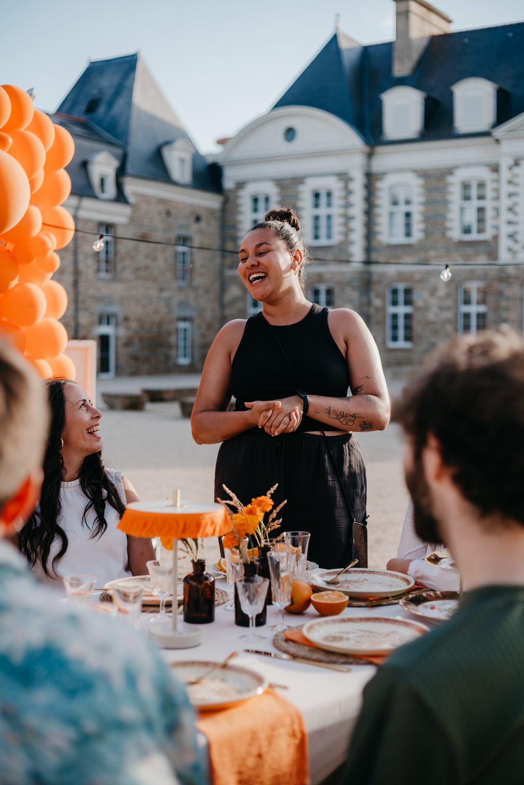 Dîner dans la cour du château