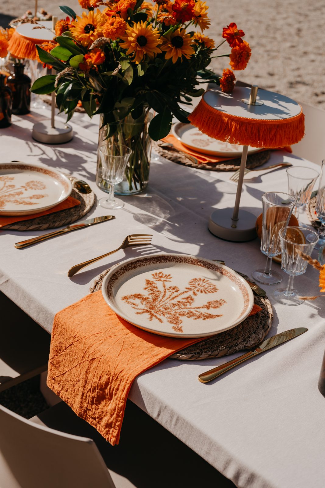 Art de la table, tournesols et serviettes orange